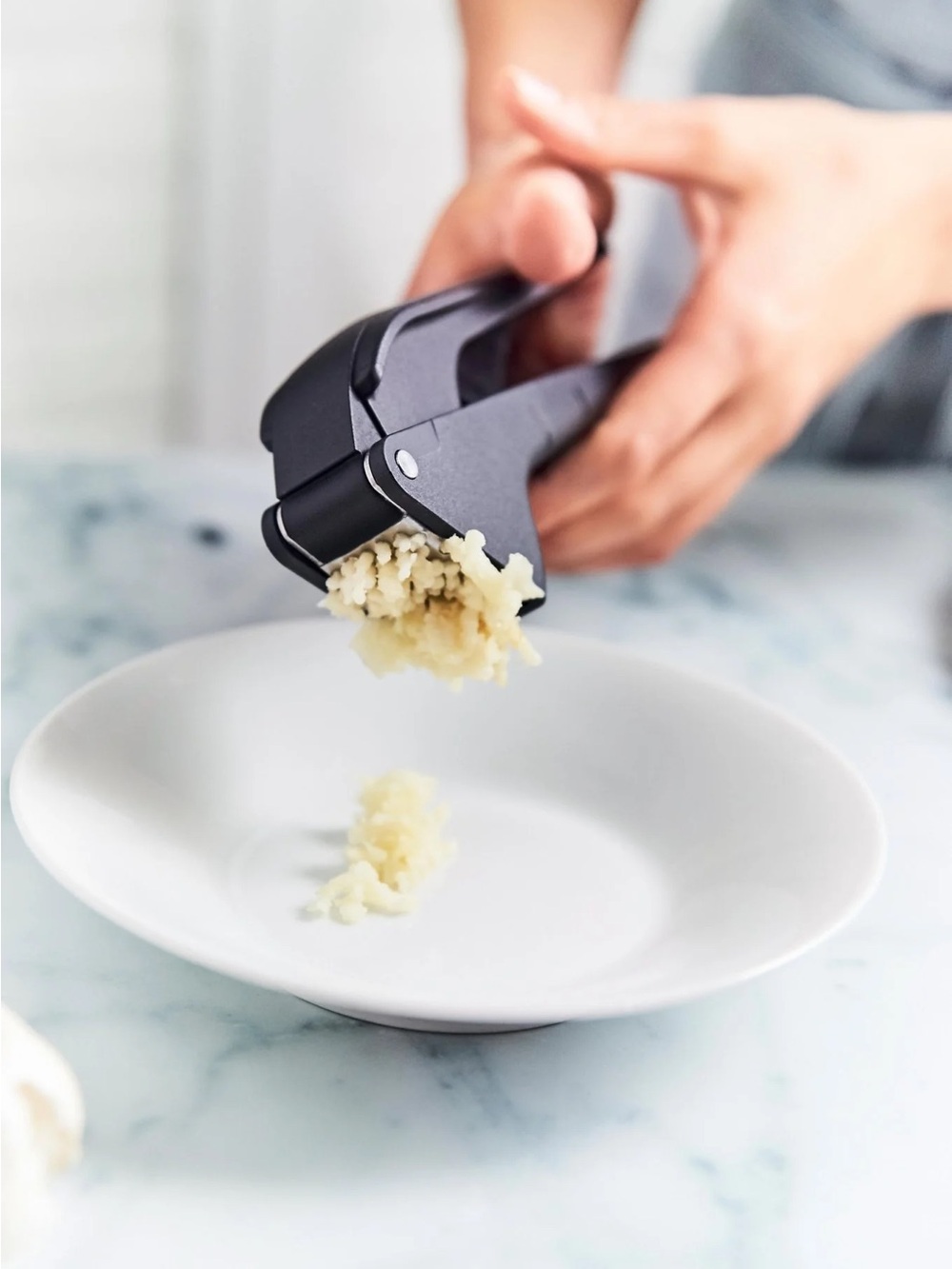 Tupperware Garlic Press - Picture 6 of 7